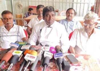 விவாகரத்து பெற்று தரக்கோரி சென்றநிலையில்,வழக்கறிஞர்கள் கொலைமிரட்டல்,பாதிக்கப்பட்ட நபர் குற்றச்சாட்டு