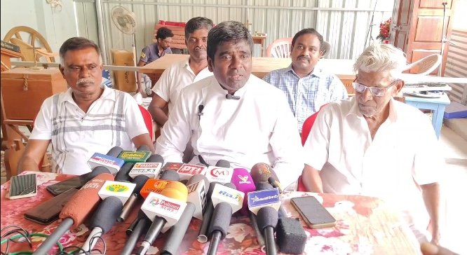 விவாகரத்து பெற்று தரக்கோரி சென்றநிலையில்,வழக்கறிஞர்கள் கொலைமிரட்டல்,பாதிக்கப்பட்ட நபர் குற்றச்சாட்டு