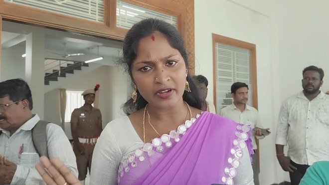 விவாகரத்து பெற்று தரக்கோரி சென்றநிலையில்,வழக்கறிஞர்கள் கொலைமிரட்டல்,பாதிக்கப்பட்ட நபர் குற்றச்சாட்டு