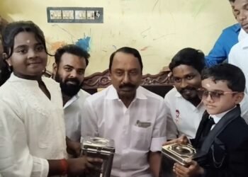 விவாகரத்து பெற்று தரக்கோரி சென்றநிலையில்,வழக்கறிஞர்கள் கொலைமிரட்டல்,பாதிக்கப்பட்ட நபர் குற்றச்சாட்டு
