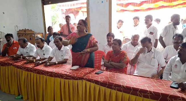 விவாகரத்து பெற்று தரக்கோரி சென்றநிலையில்,வழக்கறிஞர்கள் கொலைமிரட்டல்,பாதிக்கப்பட்ட நபர் குற்றச்சாட்டு