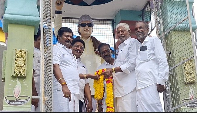 விவாகரத்து பெற்று தரக்கோரி சென்றநிலையில்,வழக்கறிஞர்கள் கொலைமிரட்டல்,பாதிக்கப்பட்ட நபர் குற்றச்சாட்டு
