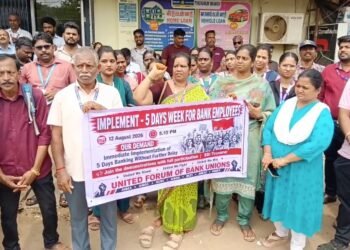 மயிலாடுதுறை வருவாய்&பேரிடர் மேலாண்மை துறை சார்பில் செங்கோட்டையன் அமைச்சர் பேட்டி