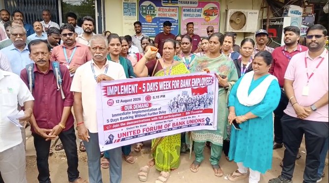 மயிலாடுதுறை வருவாய்&பேரிடர் மேலாண்மை துறை சார்பில் செங்கோட்டையன் அமைச்சர் பேட்டி