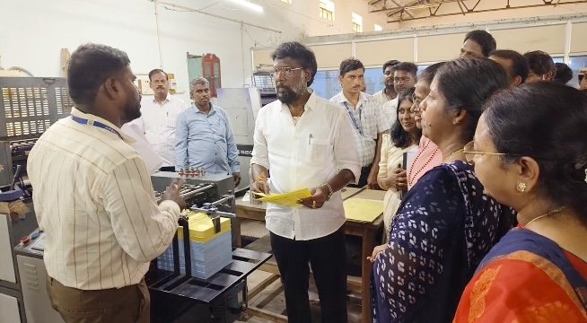 மயிலாடுதுறை வருவாய்&பேரிடர் மேலாண்மை துறை சார்பில் செங்கோட்டையன் அமைச்சர் பேட்டி