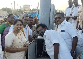 ஈரானிய கடற்கொள்ளையர்கள் சுட்டதில் சவுதி அரேபியாவில் உயிரிழந்த 2 மீனவர்களுக்குஅரசு அதிகாரிகள் அஞ்சலி