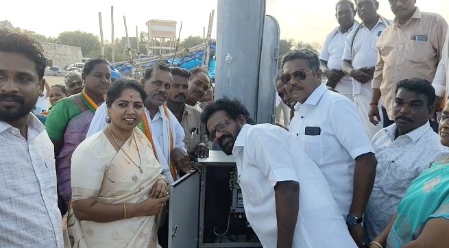 ஈரானிய கடற்கொள்ளையர்கள் சுட்டதில் சவுதி அரேபியாவில் உயிரிழந்த 2 மீனவர்களுக்குஅரசு அதிகாரிகள் அஞ்சலி