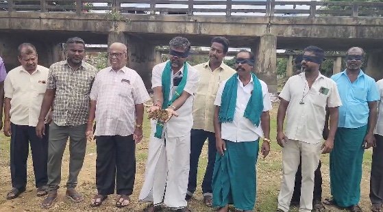 சர்வதேச கடற்கரை தூய்மை தினம் தரங்கம்பாடி கடற்கரையில் 750 கிலோ குப்பைகள் அகற்ற பணி