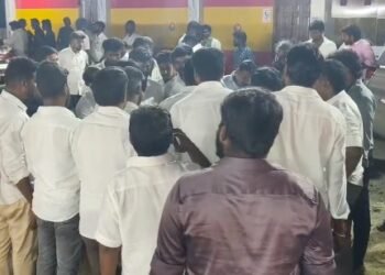 சீர்காழி நகராட்சியில் லஞ்ச ஒழிப்பு போலீஸ் சோதனை- 52,280 பறிமுதல்- 2,20,546 வரி வசூல்