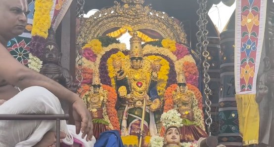 சீர்காழி நகராட்சியில் லஞ்ச ஒழிப்பு போலீஸ் சோதனை- 52,280 பறிமுதல்- 2,20,546 வரி வசூல்
