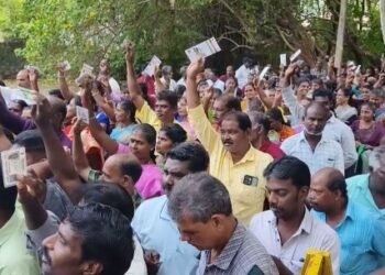 சீர்காழி நகராட்சியில் லஞ்ச ஒழிப்பு போலீஸ் சோதனை- 52,280 பறிமுதல்- 2,20,546 வரி வசூல்
