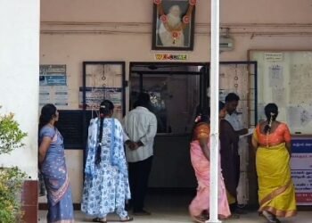 சீர்காழி நகராட்சியில் லஞ்ச ஒழிப்பு போலீஸ் சோதனை- 52,280 பறிமுதல்- 2,20,546 வரி வசூல்