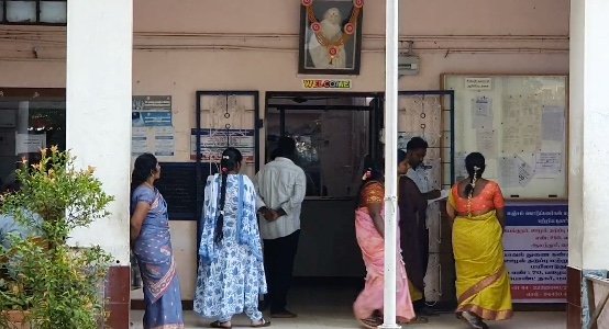 சீர்காழி நகராட்சியில் லஞ்ச ஒழிப்பு போலீஸ் சோதனை- 52,280 பறிமுதல்- 2,20,546 வரி வசூல்