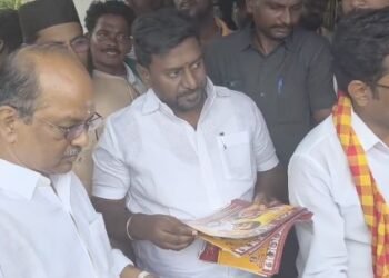 மயிலாடுதுறை அருகே வீட்டில் சார்ஜ் செய்த போது, பிரபல OLA நிறுவனத்தின் Electric bike தீப்பிடித்த வீடியோ