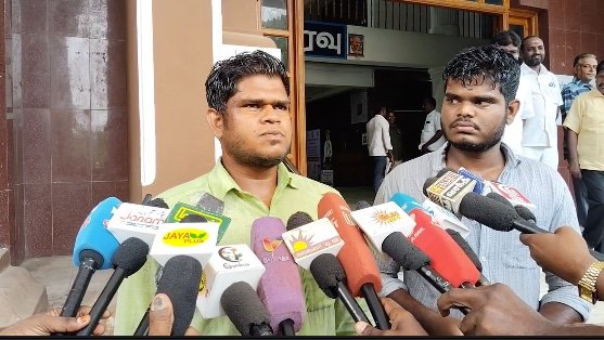 மயிலாடுதுறை அருகே வீட்டில் சார்ஜ் செய்த போது, பிரபல OLA நிறுவனத்தின் Electric bike தீப்பிடித்த வீடியோ