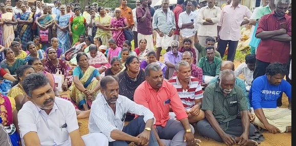 மயிலாடுதுறை அருகே வீட்டில் சார்ஜ் செய்த போது, பிரபல OLA நிறுவனத்தின் Electric bike தீப்பிடித்த வீடியோ