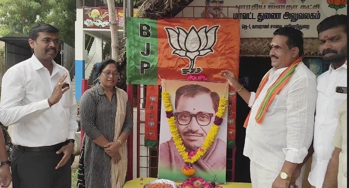 குத்தாலம் அருகே வீட்டினுள் புகுந்த முகமூடி நபர் மூதாட்டியை மிரட்டி 71/2பவுன் நகை50,000பணம் திருட்டு