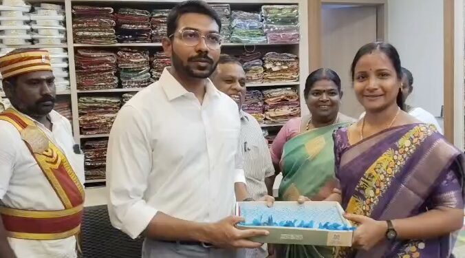 குத்தாலம் அருகே வீட்டினுள் புகுந்த முகமூடி நபர் மூதாட்டியை மிரட்டி 71/2பவுன் நகை50,000பணம் திருட்டு