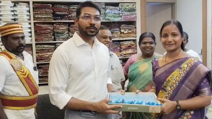 குத்தாலம் அருகே வீட்டினுள் புகுந்த முகமூடி நபர் மூதாட்டியை மிரட்டி 71/2பவுன் நகை50,000பணம் திருட்டு