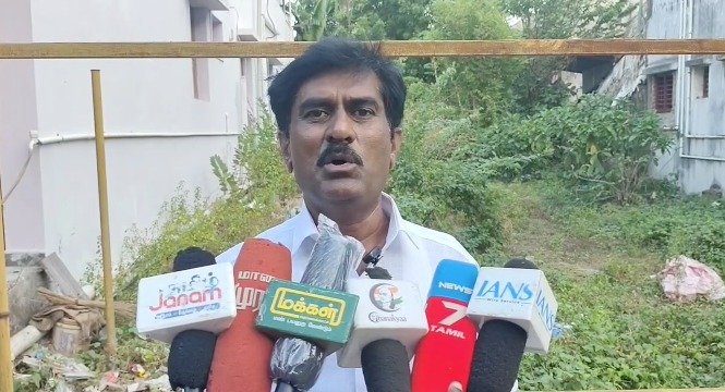 ஆரோவில் தொடர்பாக ஆட்சியரிடம் சமூக ஆர்வலர்கள் மனு