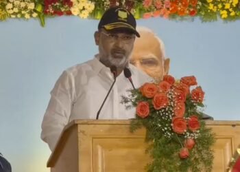ஆரோவில் தொடர்பாக ஆட்சியரிடம் சமூக ஆர்வலர்கள் மனு