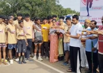 ஆரோவில் தொடர்பாக ஆட்சியரிடம் சமூக ஆர்வலர்கள் மனு