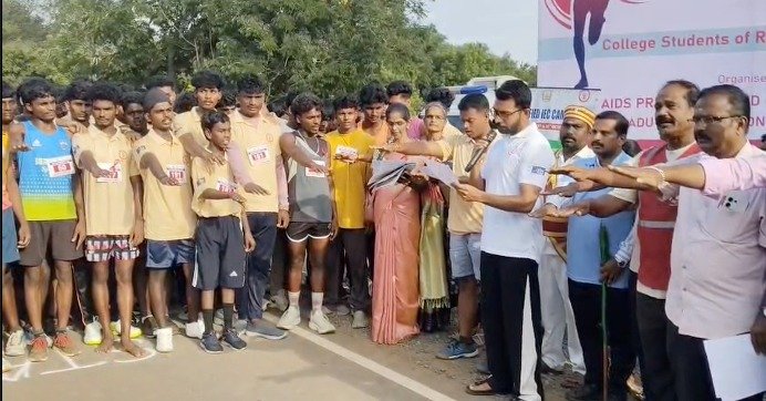 ஆரோவில் தொடர்பாக ஆட்சியரிடம் சமூக ஆர்வலர்கள் மனு