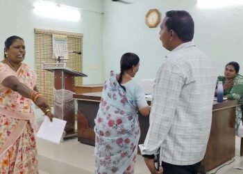 ஆரோவில் தொடர்பாக ஆட்சியரிடம் சமூக ஆர்வலர்கள் மனு