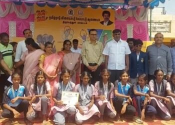 ஆரோவில் தொடர்பாக ஆட்சியரிடம் சமூக ஆர்வலர்கள் மனு