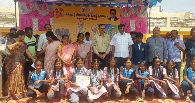 ஆரோவில் தொடர்பாக ஆட்சியரிடம் சமூக ஆர்வலர்கள் மனு
