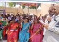 தூக்கிட்டு தற்கொலை பெண்ணின் மரணத்தில் சந்தேகம் உறவினர்கள் அரசு மருத்துவமனையில் குவிந்ததால் பரபரப்பு