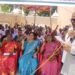 தூக்கிட்டு தற்கொலை பெண்ணின் மரணத்தில் சந்தேகம் உறவினர்கள் அரசு மருத்துவமனையில் குவிந்ததால் பரபரப்பு