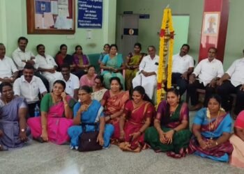 தூக்கிட்டு தற்கொலை பெண்ணின் மரணத்தில் சந்தேகம் உறவினர்கள் அரசு மருத்துவமனையில் குவிந்ததால் பரபரப்பு