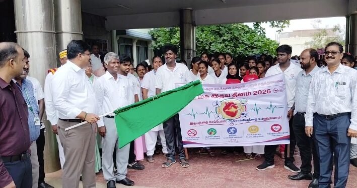 தூக்கிட்டு தற்கொலை பெண்ணின் மரணத்தில் சந்தேகம் உறவினர்கள் அரசு மருத்துவமனையில் குவிந்ததால் பரபரப்பு