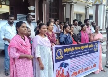 தூக்கிட்டு தற்கொலை பெண்ணின் மரணத்தில் சந்தேகம் உறவினர்கள் அரசு மருத்துவமனையில் குவிந்ததால் பரபரப்பு