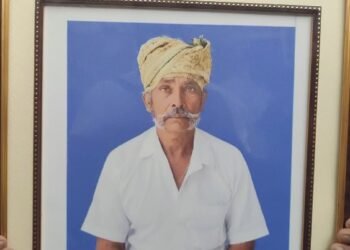 தூக்கிட்டு தற்கொலை பெண்ணின் மரணத்தில் சந்தேகம் உறவினர்கள் அரசு மருத்துவமனையில் குவிந்ததால் பரபரப்பு