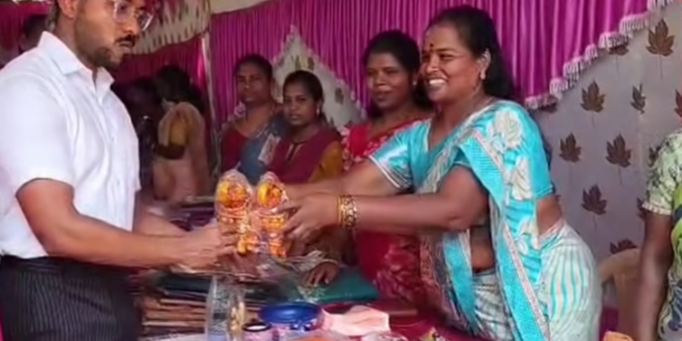 விழுப்புரம் மகளிர் சுய உதவி குழு தயாரித்த பொருட்கள் சந்தையினை மாவட்ட ஆட்சியர் தொடங்கி வைத்தார்
