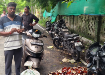 காரைக்காலில் இருந்து மதுபாட்டில் கடத்திய 2 பேர் கைது