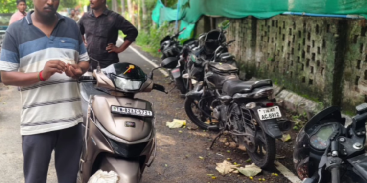 காரைக்காலில் இருந்து மதுபாட்டில் கடத்திய 2 பேர் கைது