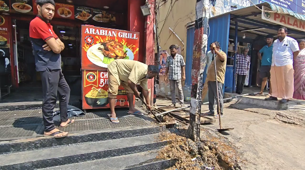 மழைநீர் கால்வாயில் கழிவு நீரை விட்ட தனியார் உணவகத்திற்கு ஆவடி மாநகராட்சி சுகாதாரத் துறை அதிகாரிகள் 5000 ரூபாய் அபராதம்