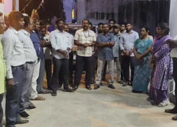 தமிழ்நாடு வருவாய்த்துறை அலுவலர் சங்கம் சார்பில் தமிழக அரசை கண்டித்து, பத்து அம்ச கோரிக்கை வலியுறுத்தி ஆர்ப்பாட்டம்