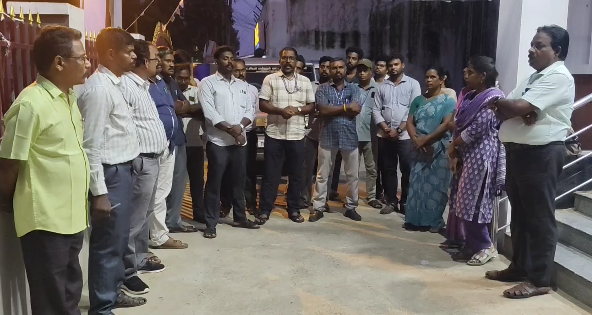 தமிழ்நாடு வருவாய்த்துறை அலுவலர் சங்கம் சார்பில் தமிழக அரசை கண்டித்து, பத்து அம்ச கோரிக்கை வலியுறுத்தி ஆர்ப்பாட்டம்