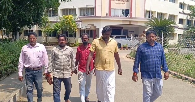 திருமணம் செய்து கொள்வதாகக் கூறி 15லட்சத்து 37,000பணத்தை மோசடி துணை ராணுவப்படை பெண் வீரர் & 3பேர் கைது