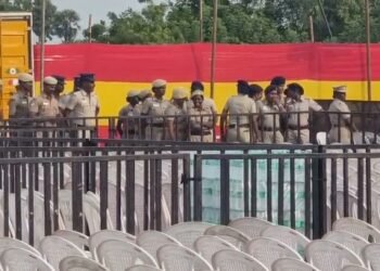 திருமணம் செய்து கொள்வதாகக் கூறி 15லட்சத்து 37,000பணத்தை மோசடி துணை ராணுவப்படை பெண் வீரர் & 3பேர் கைது