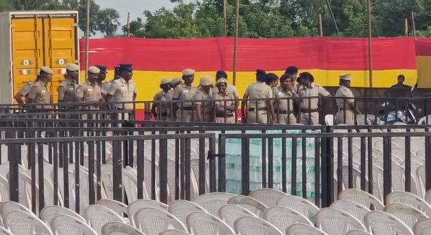 திருமணம் செய்து கொள்வதாகக் கூறி 15லட்சத்து 37,000பணத்தை மோசடி துணை ராணுவப்படை பெண் வீரர் & 3பேர் கைது