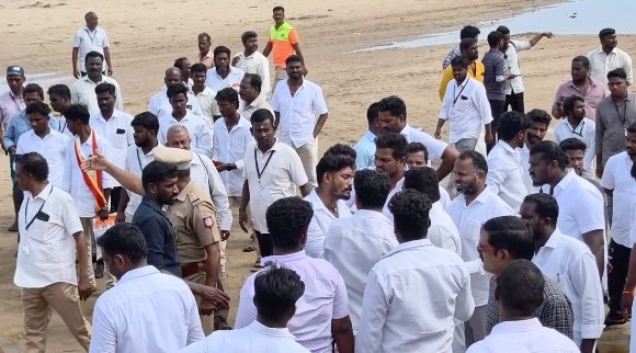 சம்பா பருவத்தில் கொள்முதல் செய்த 15,000 மெட்ரிக் டன் நெல் உள்பட 70,000 மெட்ரிக் டன் நெல் தேக்கம்
