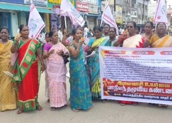 சம்பா பருவத்தில் கொள்முதல் செய்த 15,000 மெட்ரிக் டன் நெல் உள்பட 70,000 மெட்ரிக் டன் நெல் தேக்கம்