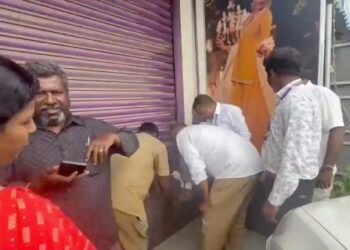 சம்பா பருவத்தில் கொள்முதல் செய்த 15,000 மெட்ரிக் டன் நெல் உள்பட 70,000 மெட்ரிக் டன் நெல் தேக்கம்