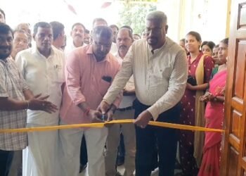 சம்பா பருவத்தில் கொள்முதல் செய்த 15,000 மெட்ரிக் டன் நெல் உள்பட 70,000 மெட்ரிக் டன் நெல் தேக்கம்