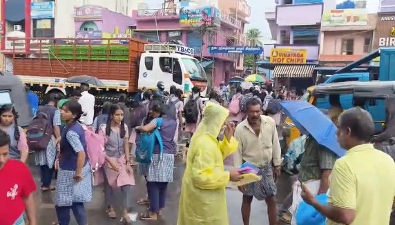 சம்பா பருவத்தில் கொள்முதல் செய்த 15,000 மெட்ரிக் டன் நெல் உள்பட 70,000 மெட்ரிக் டன் நெல் தேக்கம்